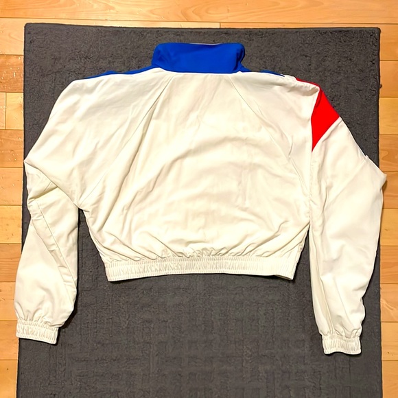 REEBOK CLASSIC VECTOR CROP JACKET - 2XS - NWT - CHALK/BLUE/RED - Picture 2 of 2